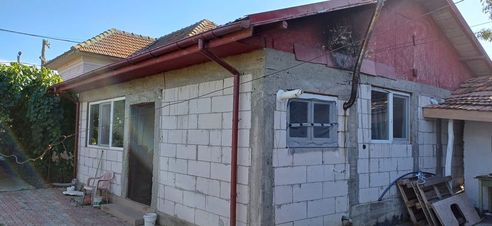 Vand casa la Terpezita