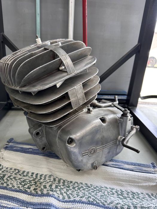 Продам мотор CZ 500 все расходники стаят новые.