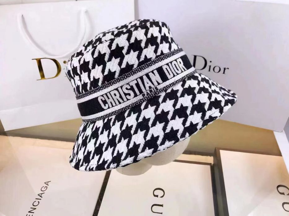 Шапка christian dior