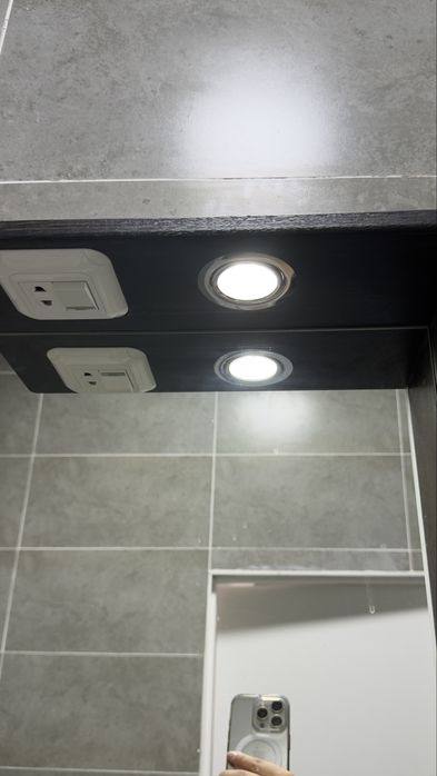 Продам зеркальный шкаф для ванны