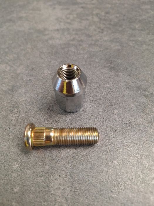 Шпилка с гайка за ключ 21 на  Хонда ЦРВ 3