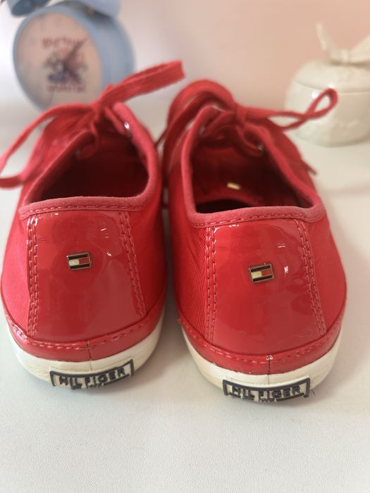 Маратонки 39номер tommy hilfiger,Guess