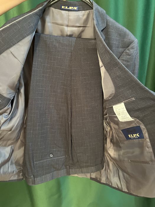 Продам костюмы новые