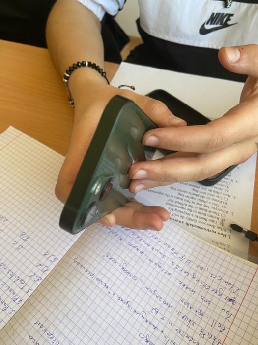 Продам Iphone 13