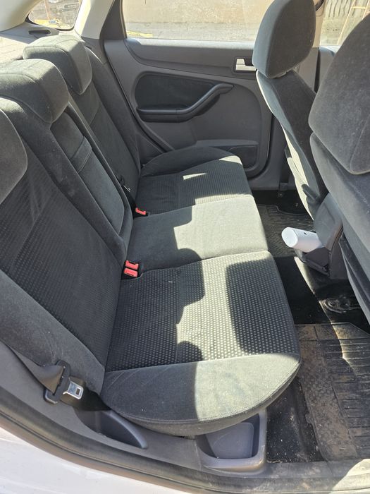 Vînd sau schimb Ford focus mk2 cu triciclu electric cu cabina