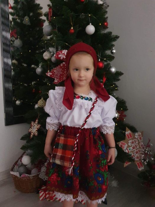 Costum popular pentru fetite de Maramures