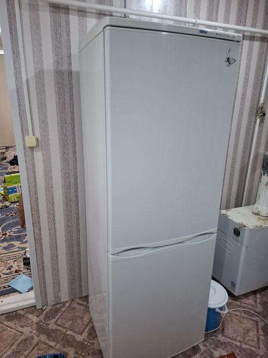 продаеться холодильник