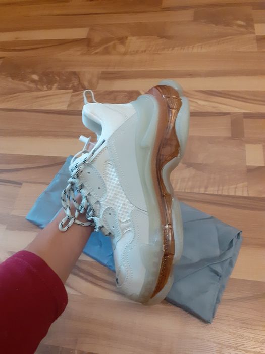 Balenciaga triple s cappuccino