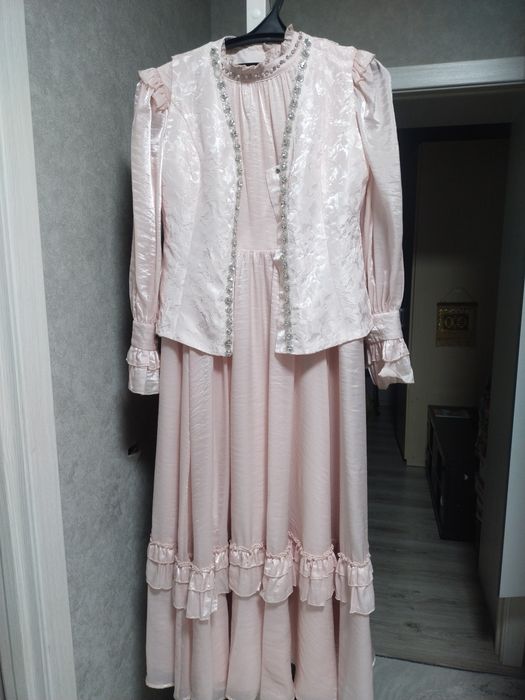 Продам вечерное  платье, казахском стиле, очень красивые . Новое .