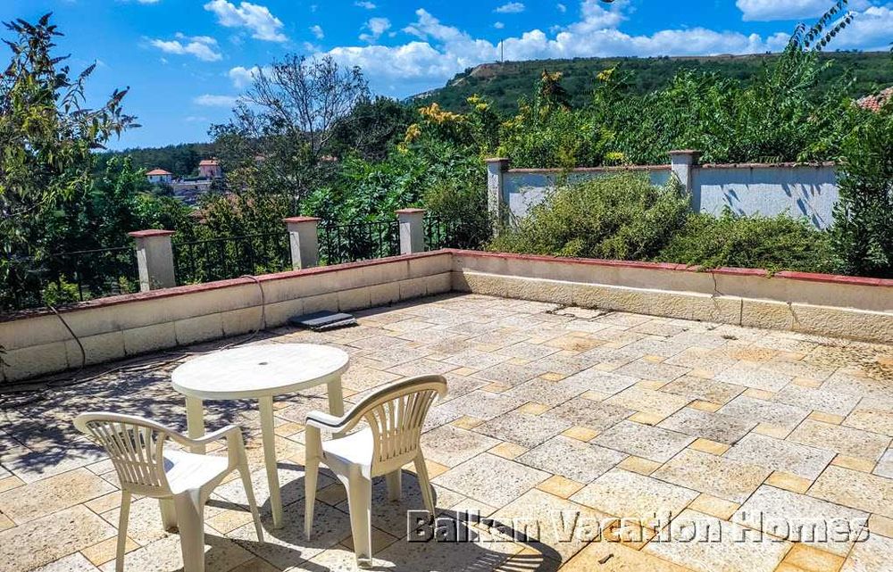 Просторен тристаен апартамент в комплекс в покрайнините на Балчик