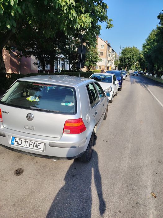 Vand sau schimb Golf 4 1.4 16v fara rugina