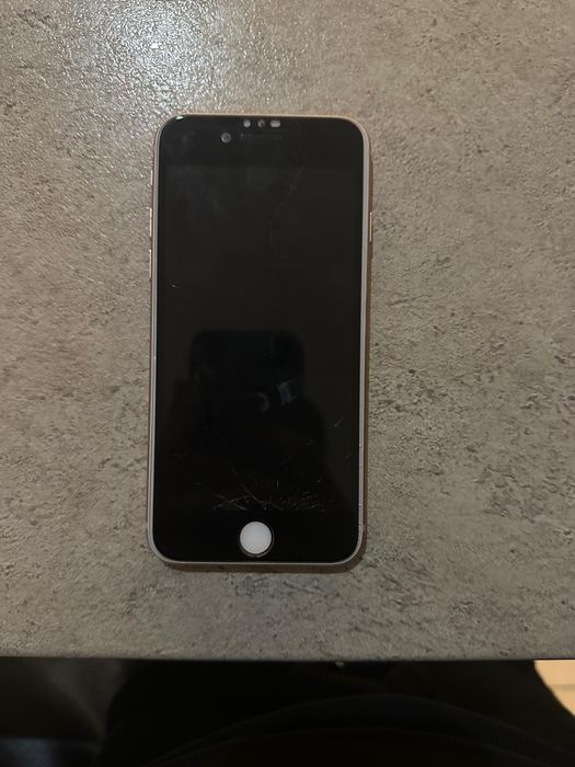 iPhone 8 pentru piese/reparație