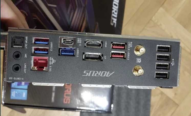 Intel Core i7 13700K + Gigabyte Z790 Aorus Elite AX Wi-Fi DDR5