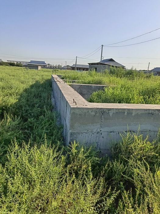 Участка сотилади каробчида 6сотихли фундаменти билан