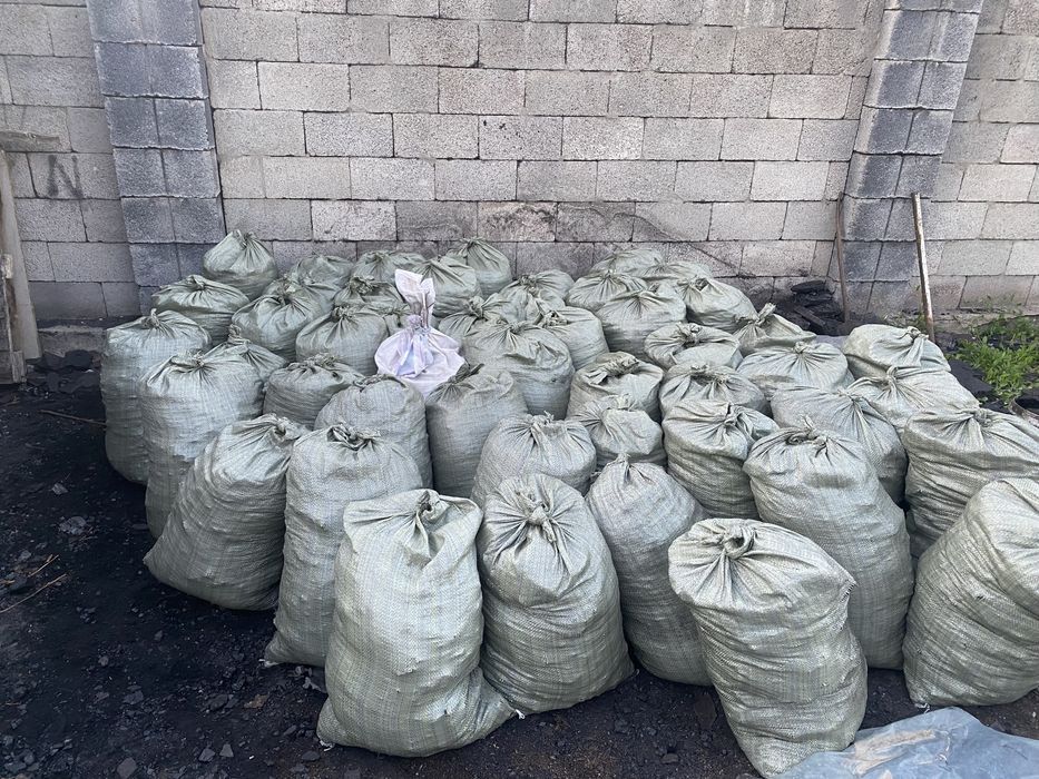 Уголь в мешках  кара жара