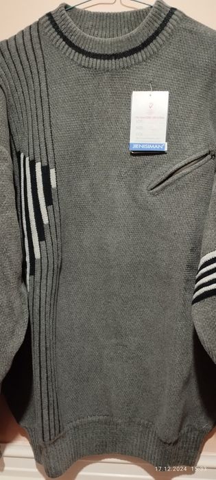 Мужской жемпер сотилади