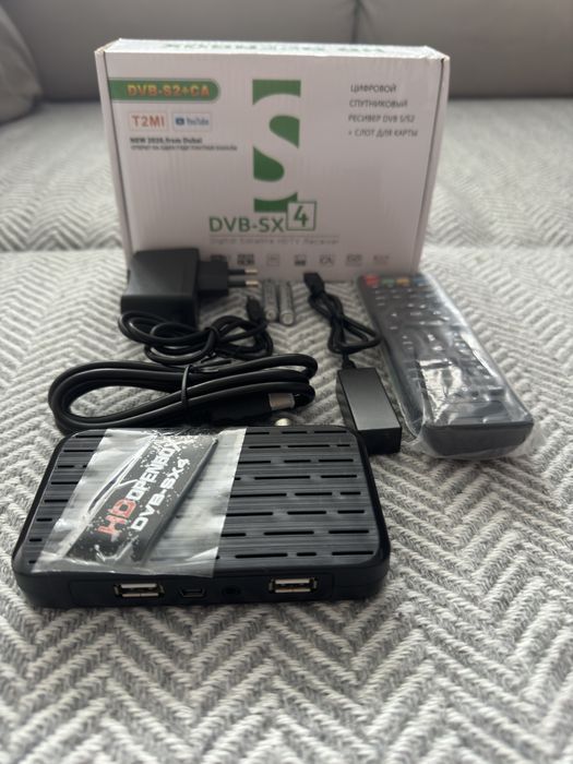 Тюнер спутниковый