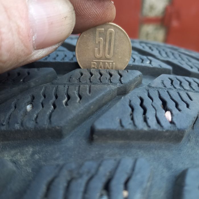 Vand  4 cauciucuri de iarna.