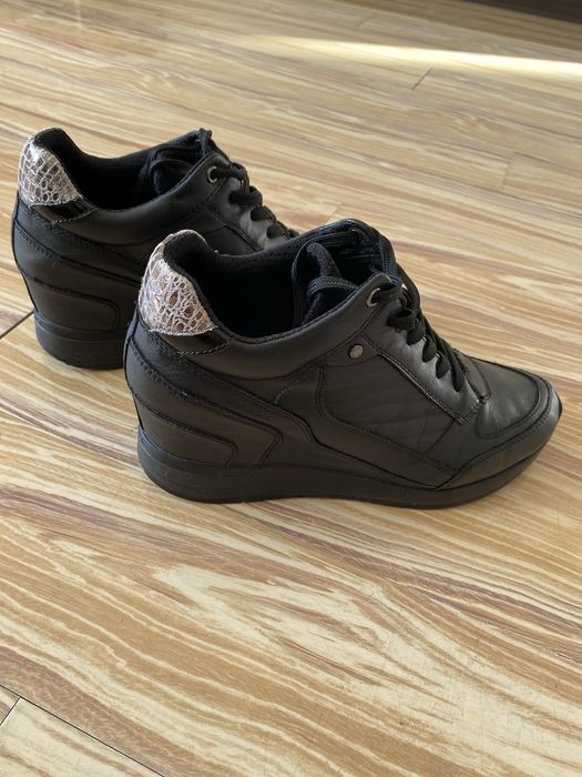 Продам кожаные полуботинки Geox