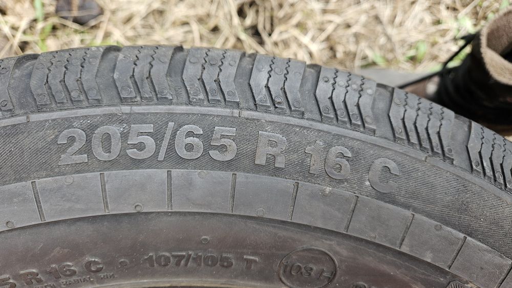 Гуми 205 65 16С континентал