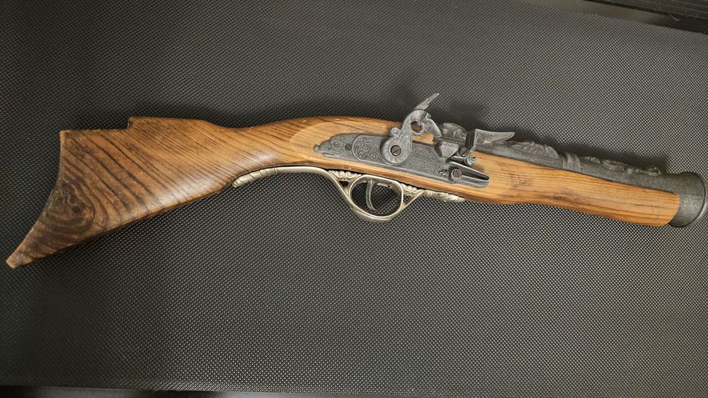 Pistol din panoplie, de colecție