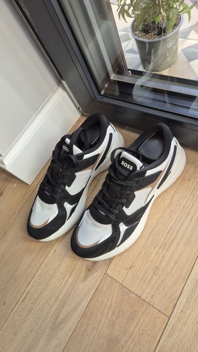 Adidasi Boss superbi