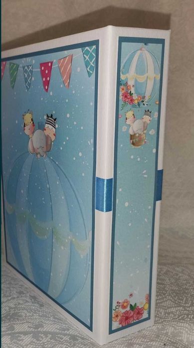 Ръчно изработен бебешки албум