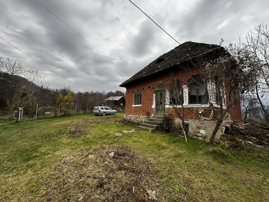 Casa batraneasca 2 camere + teren