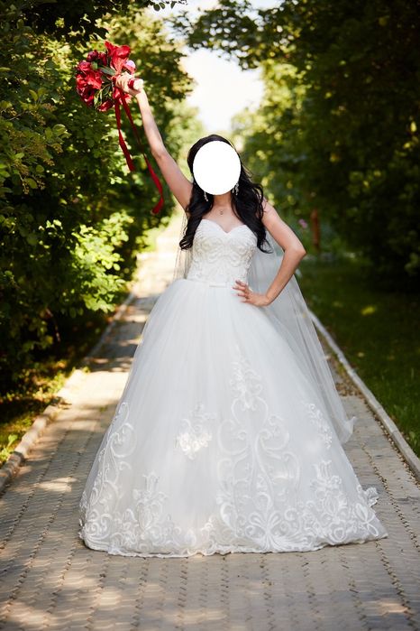 Продам дизайнерское  свадебное платье