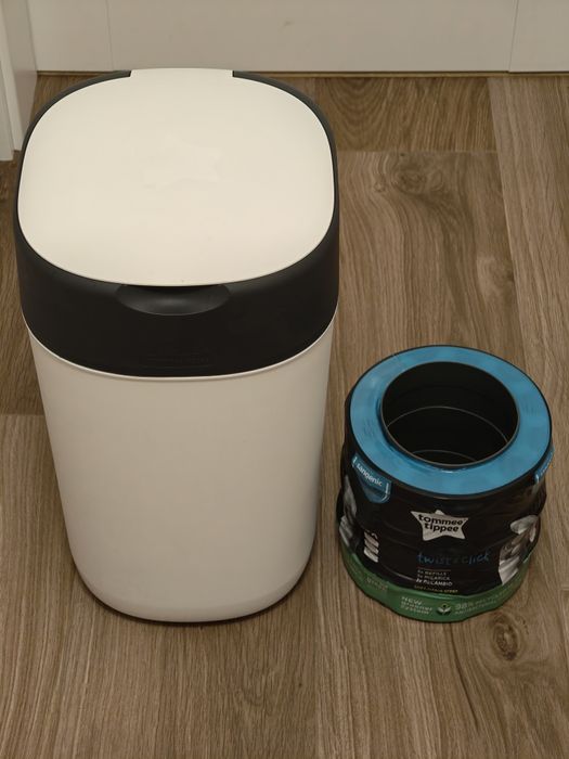 Кош за памперси Tommee Tippee Twist & Click + касета