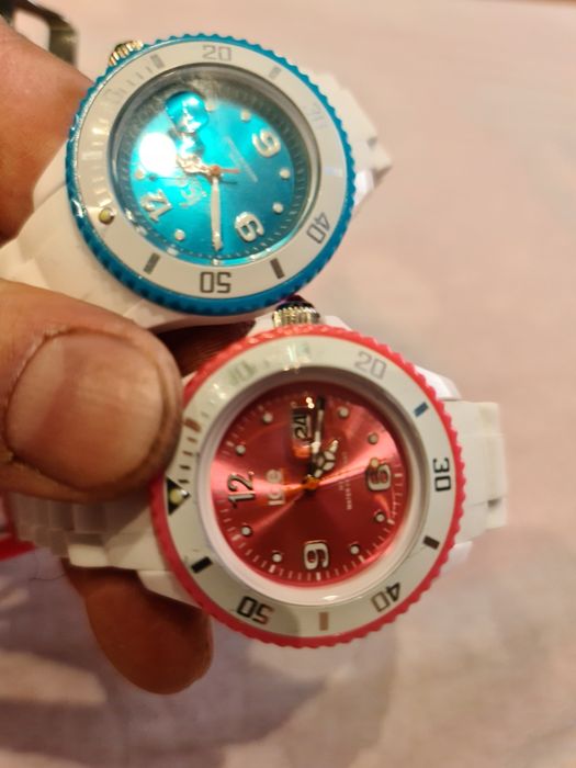 Set 2 bucati Ice watch turcoaz și roz,superbe,ca noi,+cadou skmei 1068