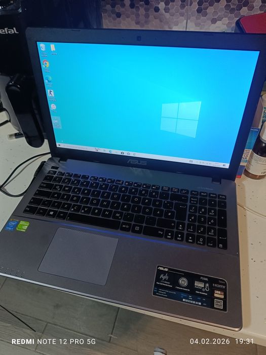 Laptop Asus I5 cu 12g RAM și SSD