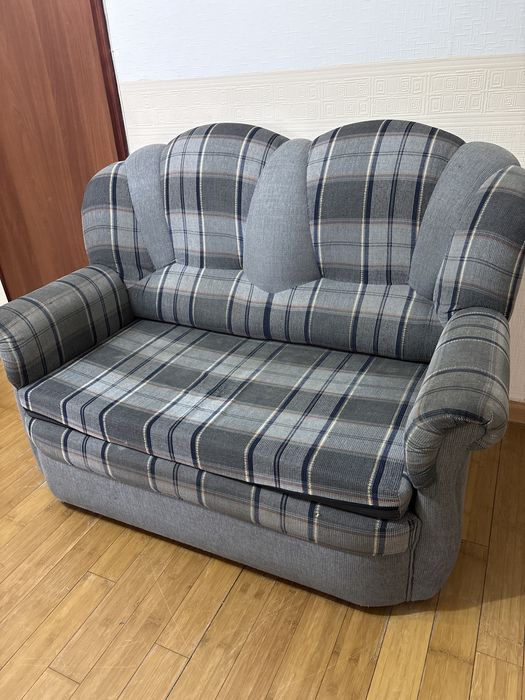 Диван двуместный