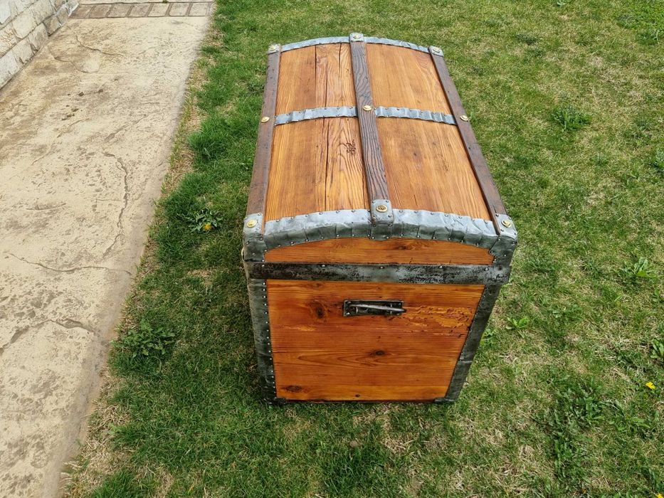 Стар дървен сандък/ракла/скрин