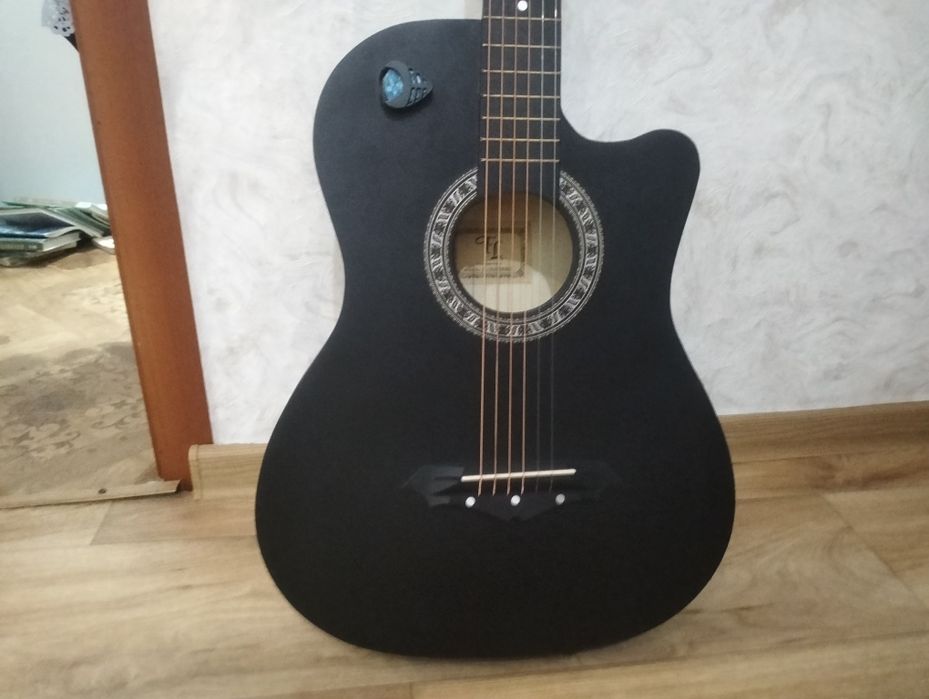 Гитара акустическая