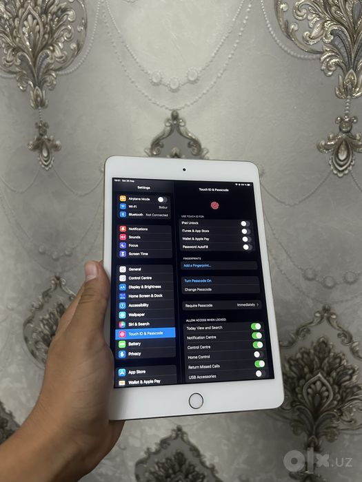 IPad mini 4  93 yonks 128gb