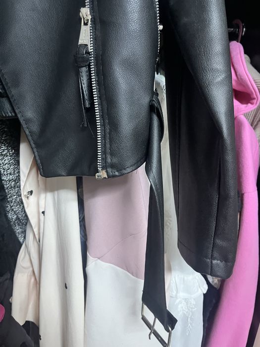 Елегантно кожено яке с колан – отлично състояние