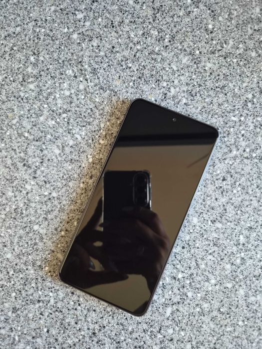 Продам б/у Samsung s21fe