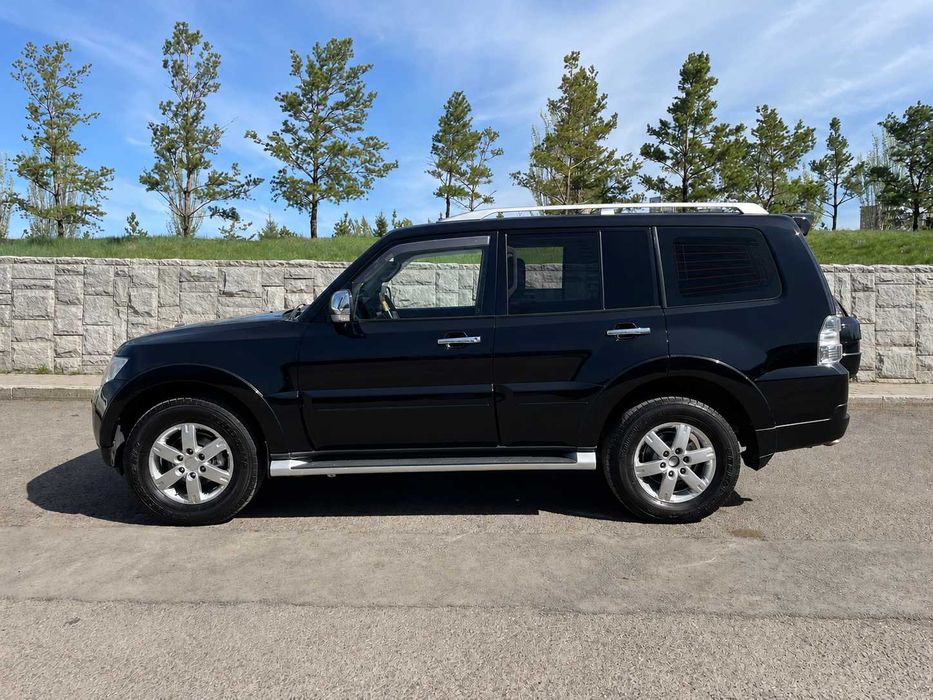 Mitsubishi Pagero Super Select 4WD / Super Select 4WD-II (7 мест)