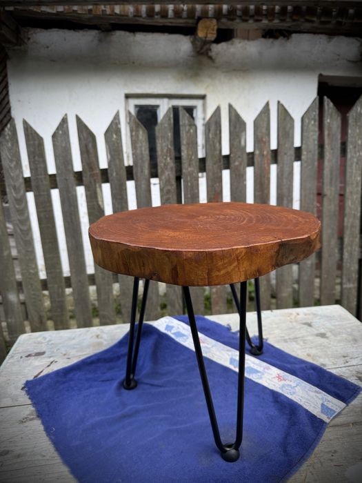 Măsuță noptieră rustică din lemn masiv – unicat, handmade