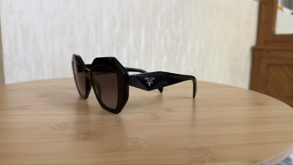 Ochelari de soare Prada