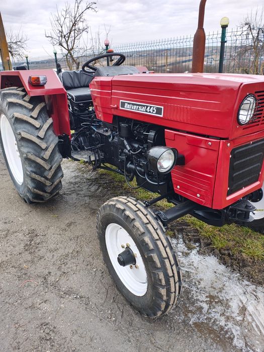 Tractor Universal UTB 445