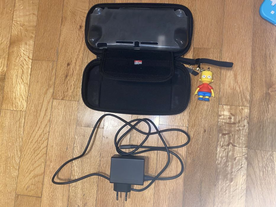 Nintendo switch lite + joycons + 128gb sd crad + Mariokart 8 Delux