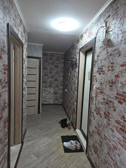 Продам 2х квартиру квартиру в 20 мкр 1/5