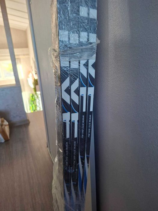 Ски за бягане нови със обувки.