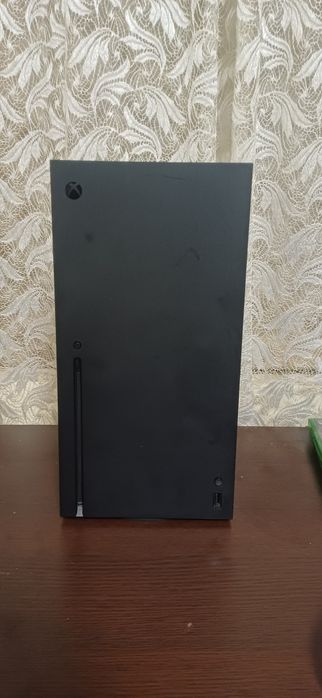 Vând xbox serie x ușor negociabil