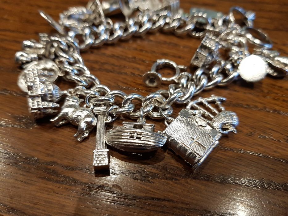 Superba bratara argint masiv 925 Porte-Bonheur 23 charmuri,England