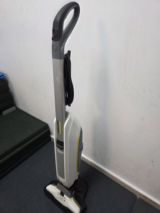 Karcher FC 5 si 3 bidoane de soluție si 2 seturi de role noi