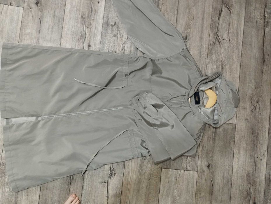 Куртки плащи пальто спортивные костюмы