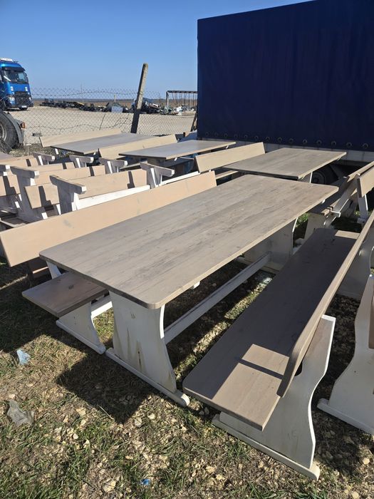 Дървени баварски маси с пейки